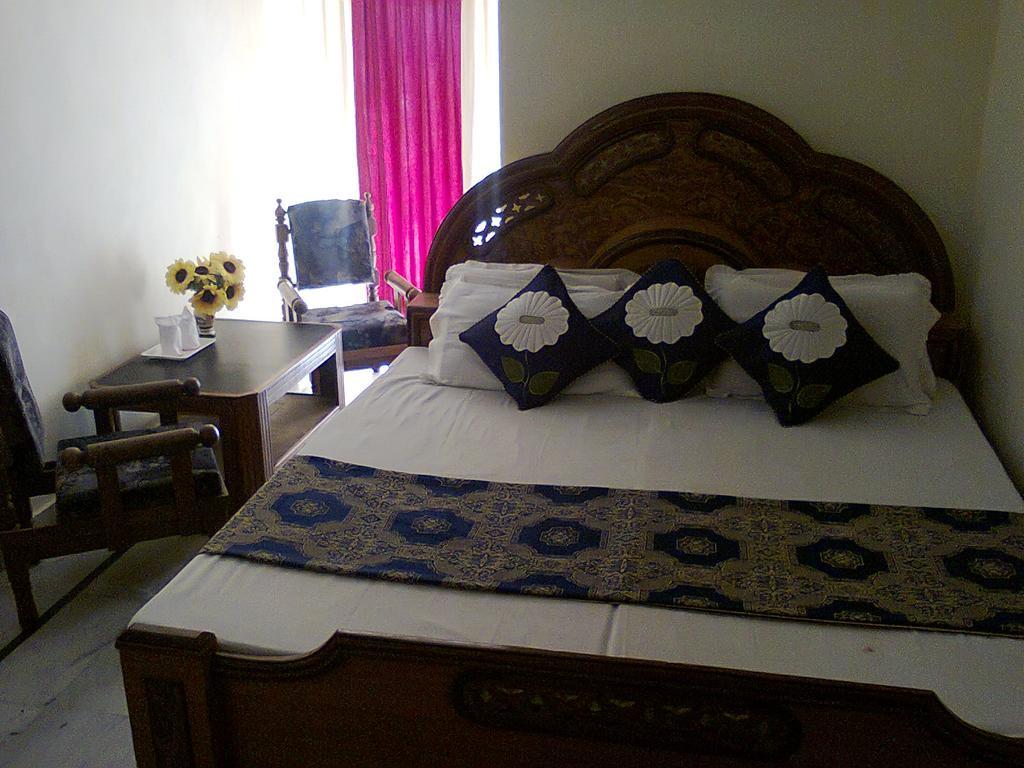 Hotel Arsh International Nainital Værelse billede