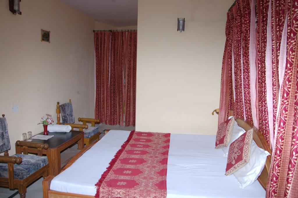 Hotel Arsh International Nainital Værelse billede
