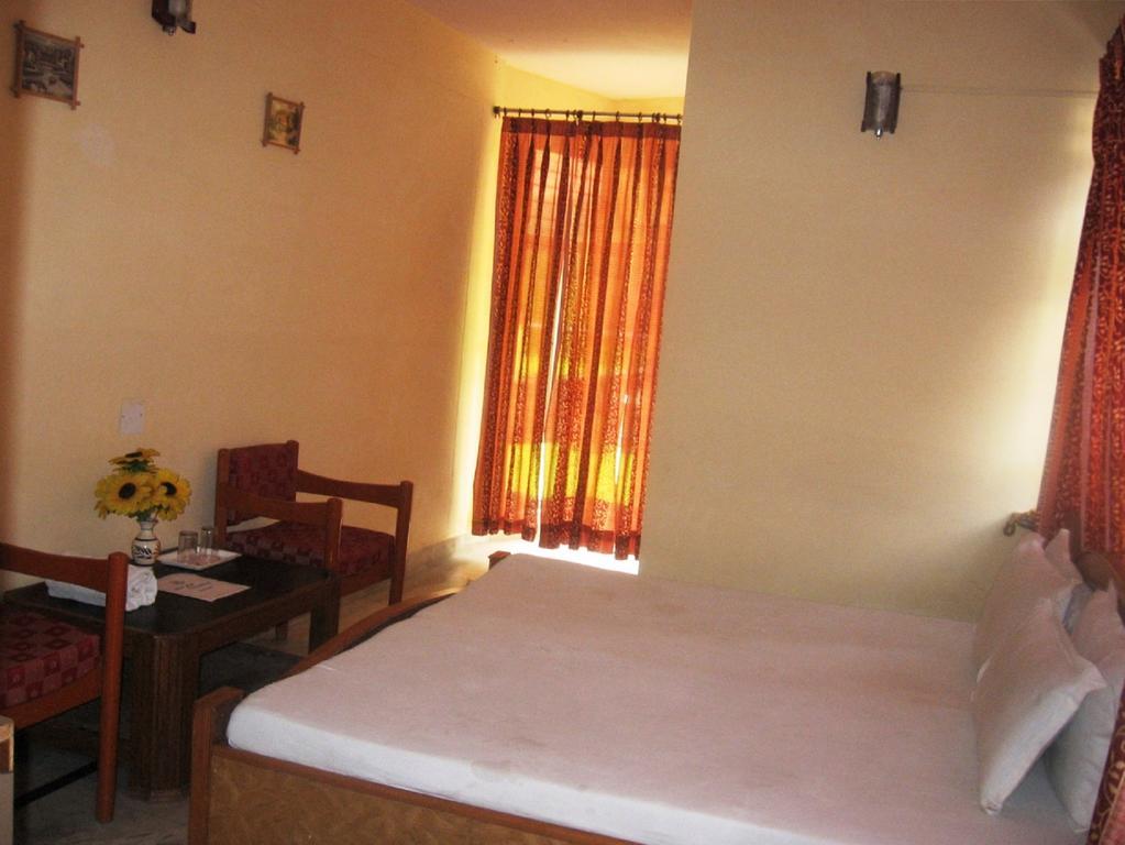 Hotel Arsh International Nainital Værelse billede