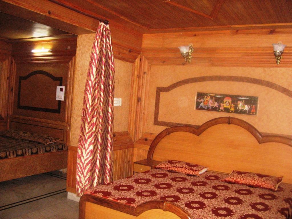 Hotel Arsh International Nainital Eksteriør billede